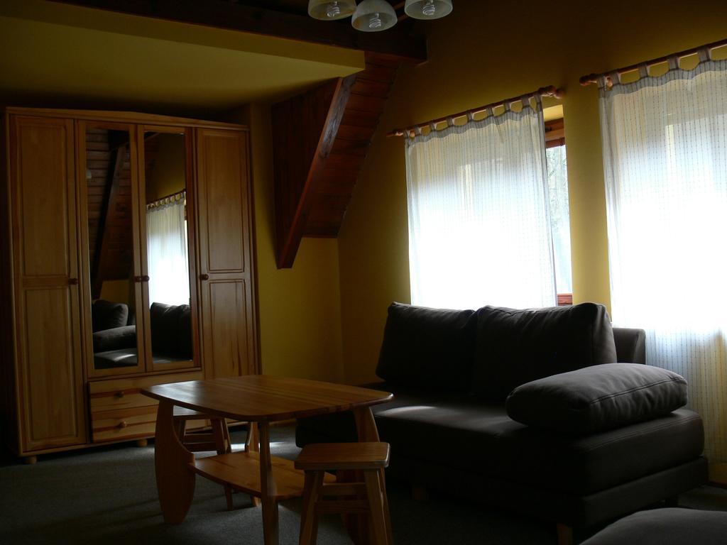 Salas-Partizánske Chambre photo